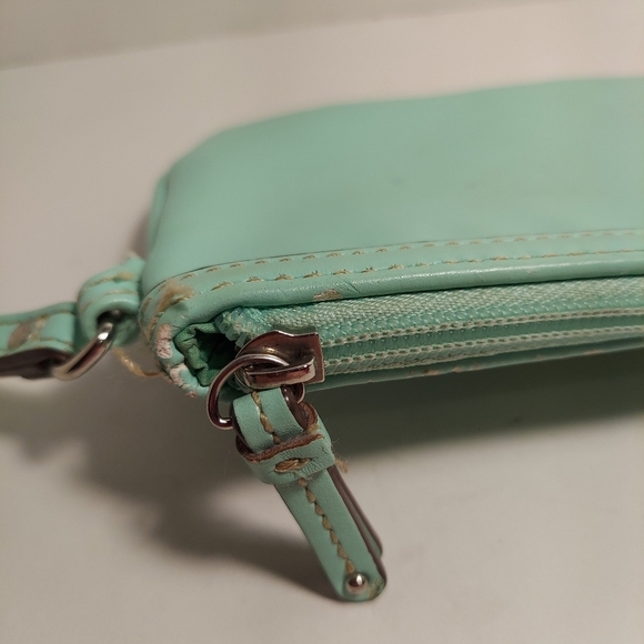 NINE WEST Turquoise Perforated Faux Patent Logo Zip Wallet Wristlet Pre-Owned - Picture 4 of 11